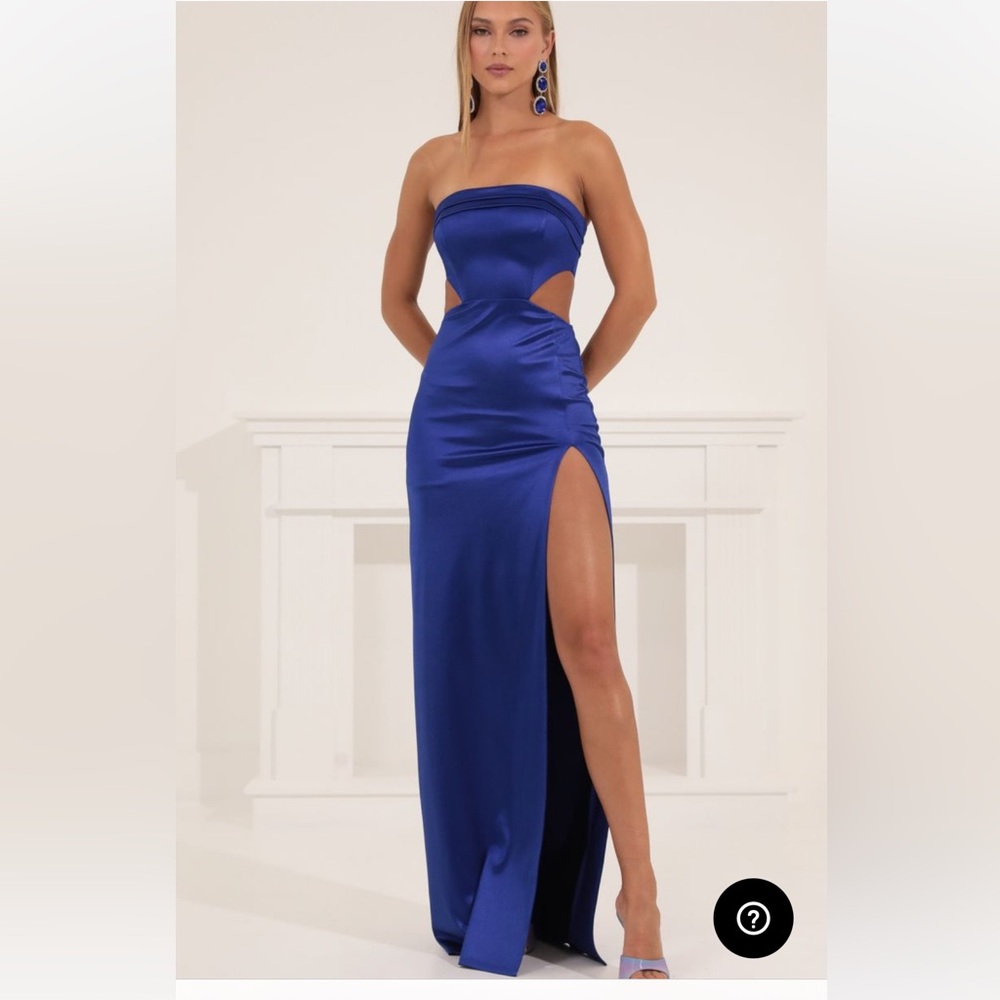 Elegant Blue Strapless Evening Gown